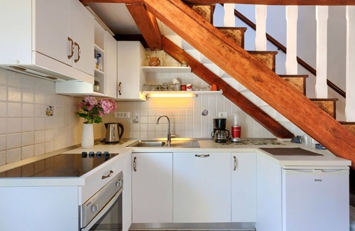Kastelir House | Nice apartment in villa for 6 people with pool, WIFI, A/C, TV, patio, pets allowed and parking