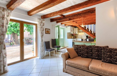 Kastelir House | Nice apartment in villa for 6 people with pool, WIFI, A/C, TV, patio, pets allowed and parking