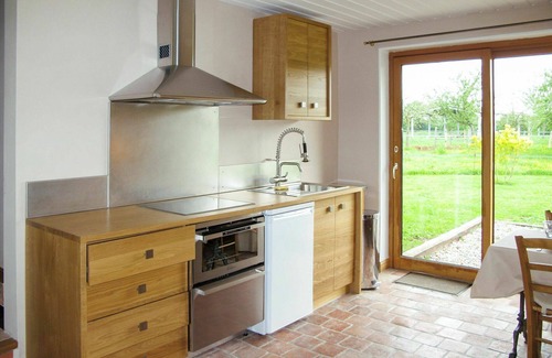 Victot - Pontfol House | Nice apartment in villa for 3 people with pool, WIFI, TV, patio, pets allowed and parking