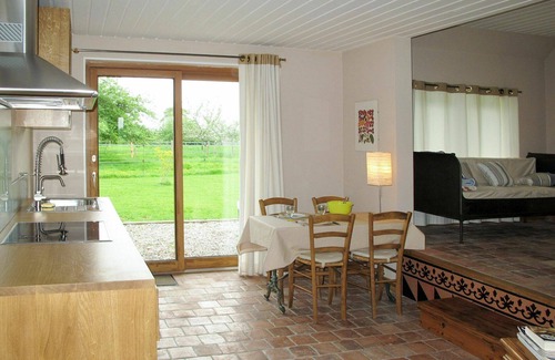 Victot - Pontfol House | Nice apartment in villa for 3 people with pool, WIFI, TV, patio, pets allowed and parking
