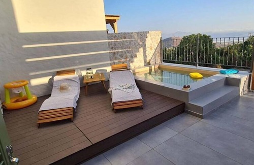 Lagoudi Zia House | Nice apartment in Zia with hot tub