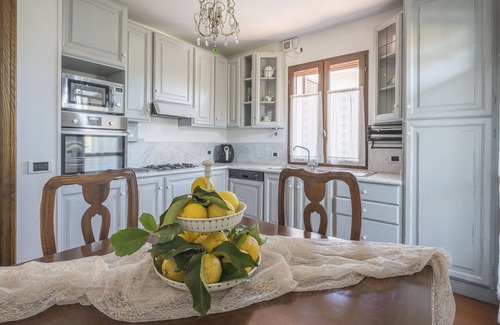 Seravezza Apartment | Nice apartment for 6 people with A/C, WIFI, hot tub, balcony and pets allowed