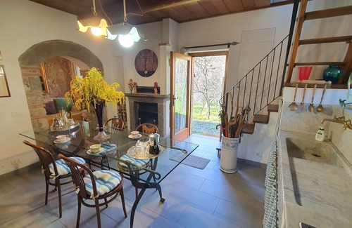 Villabuona Villa | Nice apartment in villa for 2 guests with WIFI, TV, pets allowed and parking, close to Lucca