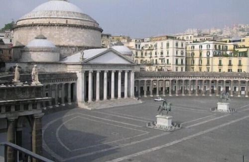 San Ferdinando Apartment | Nice apartment with a large terrace behind Piazza del Plebiscito