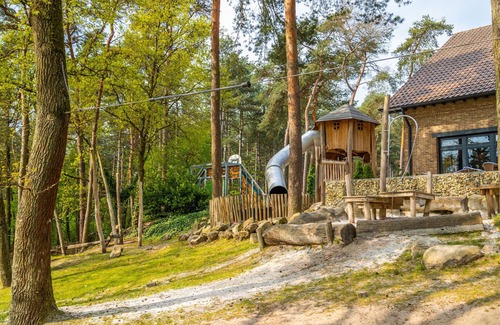 Zutendaal Ski Chalet | Nice chalet with dishwasher on a holiday park