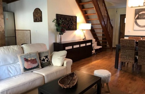 Err House | Nice corner house with garden and good views