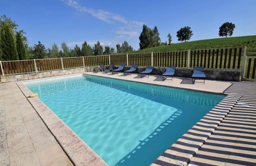 Dondas Villa | Nice apartment in villa for 4 guests with pool, TV and terrace