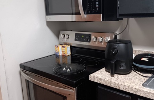 Macon House | NICE GIRL FOR COZY SPOT CLOSE TO DOWNTOWN MACON AND NEAR MALL.