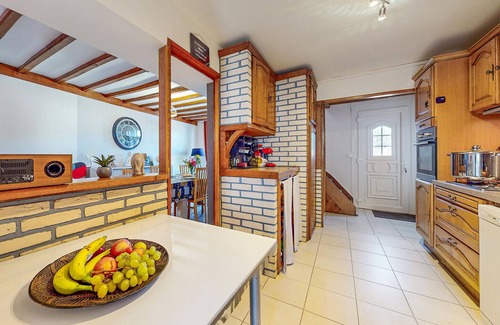 Neuville-sous-Montreuil House | Nice home in Neuville-sous-Montreuil