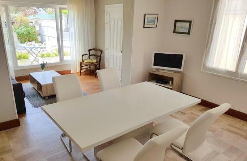 Arromanches-les-Bains Apartment | Nice holiday apartment 20 m from the beach, Arromanches-les-Bains