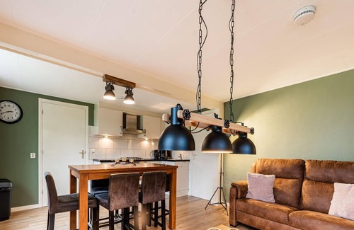 Municipality of Epe House | Nice holiday home in Emst with wellness and garden house