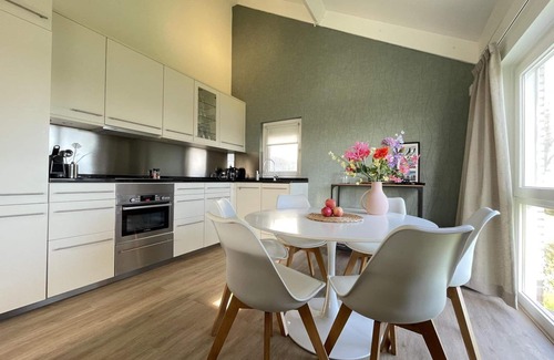 Langweer House | Nice holiday home with large garden overlooking the Langweerder Wielen water