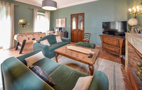 Entraigues-sur-la-Sorgue House | Nice Home In Entraigues-Sur-La-Sorg