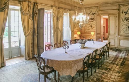 Saint-Martin-des-Combes House | Nice Home In St Martin Des Combes