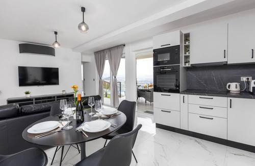 Bregi House | Nice home in Bregi with house sea view