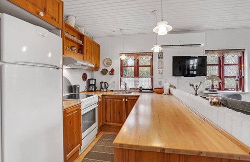 Broager House | Nice home in Broager with kitchen