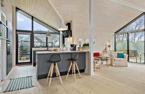 Krejbjerg House | Nice home in Ejstrupholm with kitchen