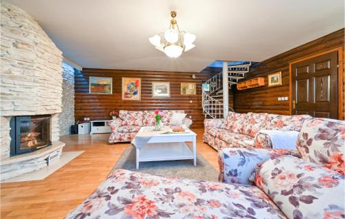 Lepajci House | Nice Home In Gornja Pacetina With Wifi