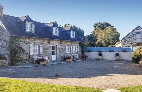 Gouesnach House | Nice home in Gouesnac'h with kitchen