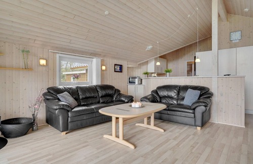 Hovborg House | Nice home in Hovborg with kitchen