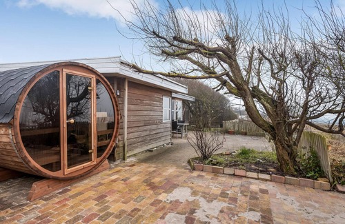 Skødshoved Strand House | Nice home in Knebel with house sea view