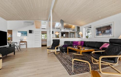 Fejrup House | Nice Home In Knebel With House Sea View