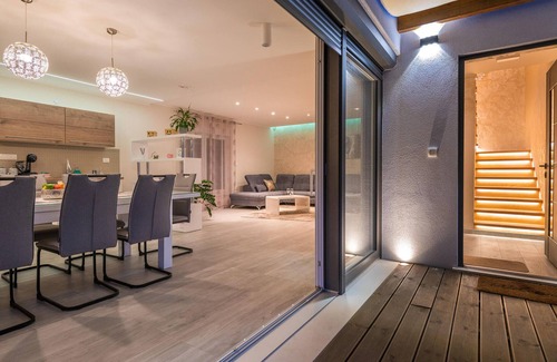Medulin House | Nice home in Medulin with jacuzzi