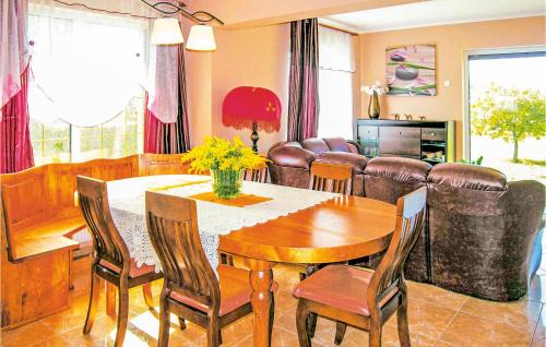 Nowe Warpno House | Nice Home In Nowe Warpno With Kitchen