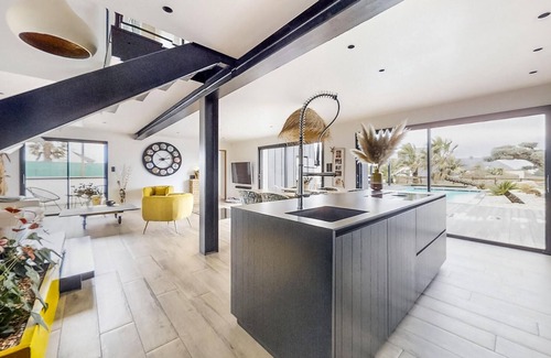 Plouhinec House | Nice home in Plouhinec