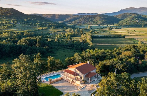 Pican House | Nice home in Potpican