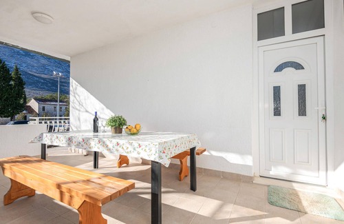 Rascane House | Nice home in Rascane with jacuzzi