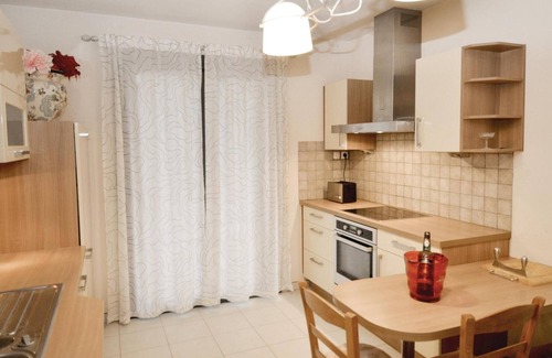 Salazac House | Nice home in Salazac with jacuzzi