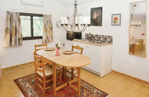 Salazac House | Nice home in Salazac with jacuzzi