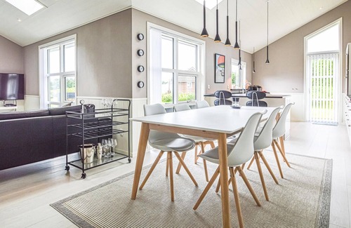 Skjern House | Nice home in Skjern with kitchen