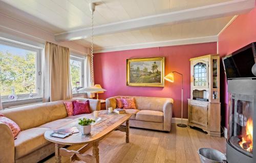 Emmerbølle House | Nice Home In Tranekær With Kitchen