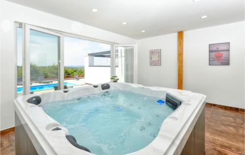 Gornji Kneginec House | Nice Home In Varazdin Breg With Sauna