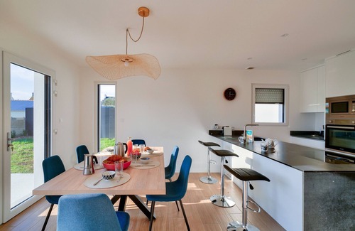 Saint-Guenole Ski Chalet | Nice house for 8 - 950m from the beach & harbour