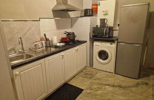 Glasgow House | Nice House in a Quite Neighbourhood Close to Parks and a Short Drive to Town