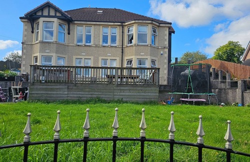 Glasgow House | Nice House in a Quite Neighbourhood Close to Parks and a Short Drive to Town