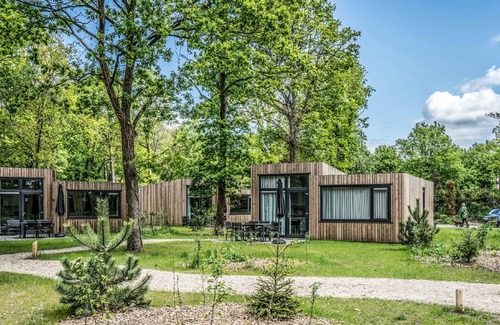 Schaijk Cottage | Nice lodge with dishwasher, in a holiday park in a green environment
