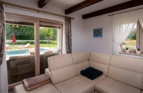Topid Villa | Nice newly built holiday home with swimming pool near Labin