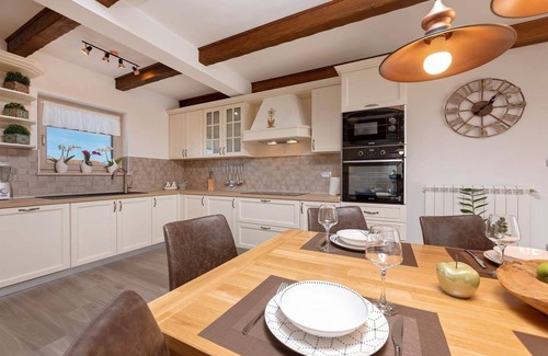 Topid Villa | Nice newly built holiday home with swimming pool near Labin