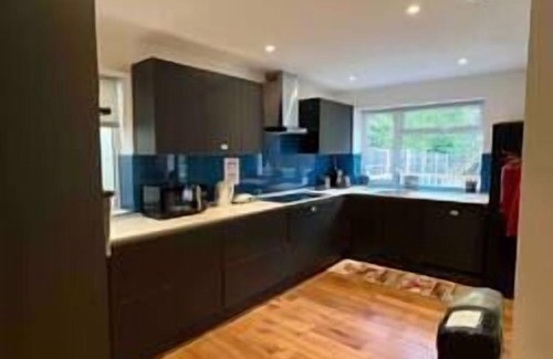 Barnhill Apartment | Nice Room With Private Bathroom in Wembley Park