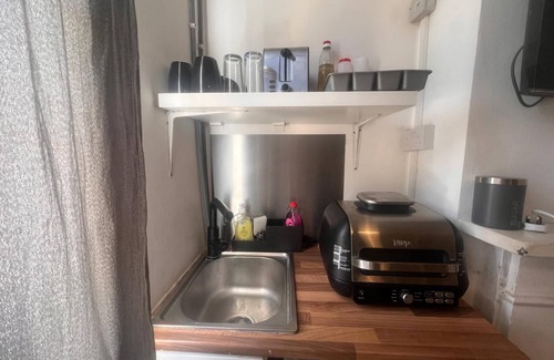 Park Royal Apartment | Nice studio, 2 stops to Liverpool Street