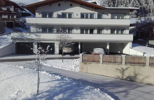 Hippach Apartment | Nice - stylish apartment with views of the Zillertal mountains