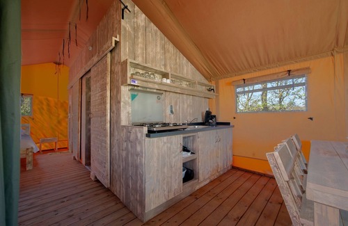 Municipality of Oosterhout House | Nice tent lodge with kitchen, Breda only 10 km.
