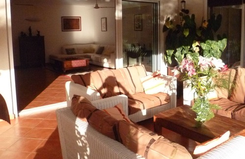 La Possession Villa | Nice villa of full foot, big swimming pool in a splendid sported garden.
