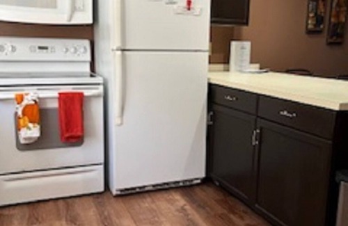 North Creek House | Nicely decorated 2 bedroom w/extra bedding and AC