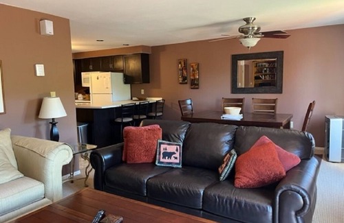 North Creek House | Nicely decorated 2 bedroom w/extra bedding and AC