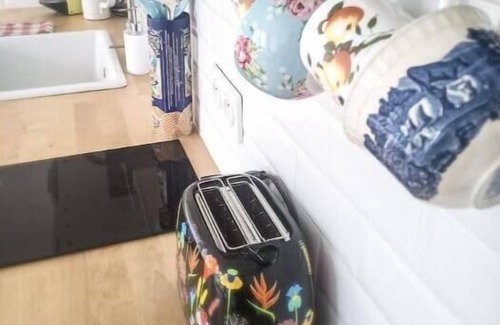 Saint-Cyr-l'Ecole Apartment | Nid Coquet Vintage au Jardin Calme et Nature